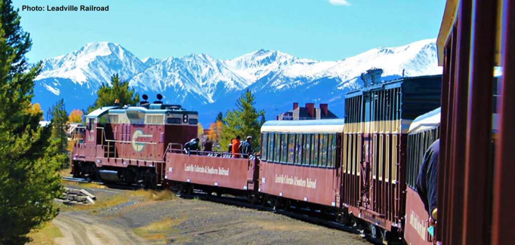 Leadville Train going around a bend