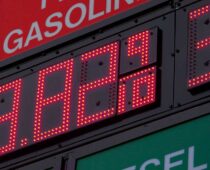 Big Oil Keeping Prices High as Crude Prices Drop