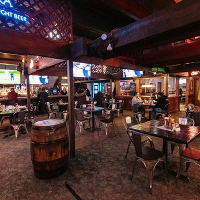 Image of the inside of Dillingers